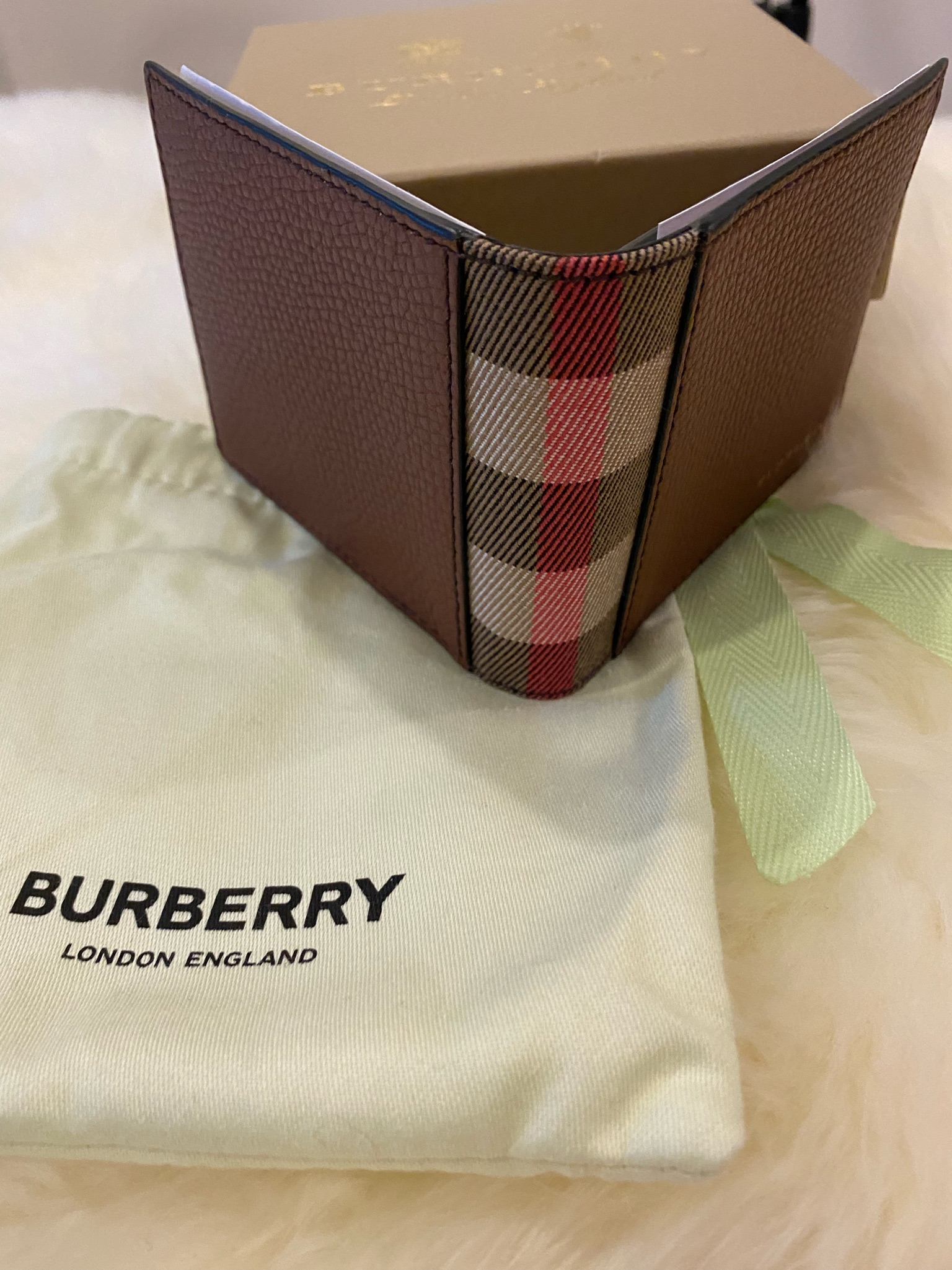 Burberry Men's Wallet |